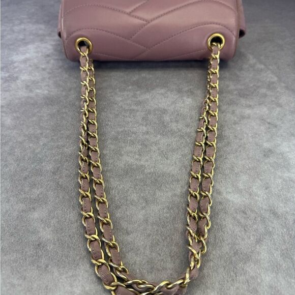CHANEL Pagoda Quilted Mauve Gold Shoulder Bag - Picture 9 of 16